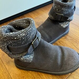 Lightly worn UGG boots gray with sparkly knit top 8 1/2